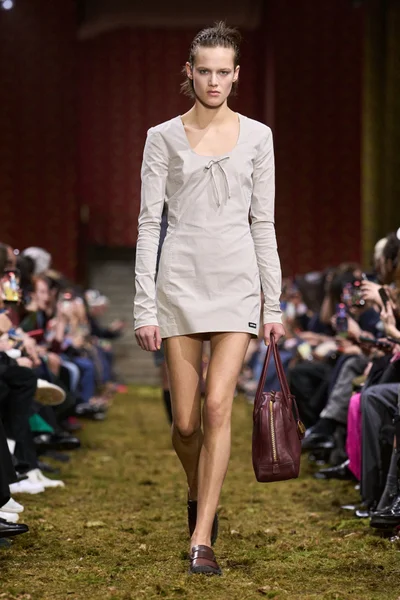 Look 18
